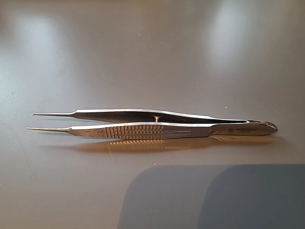 Aesculap Ophthalmology Cataract Point 5 Forceps with teeth US133