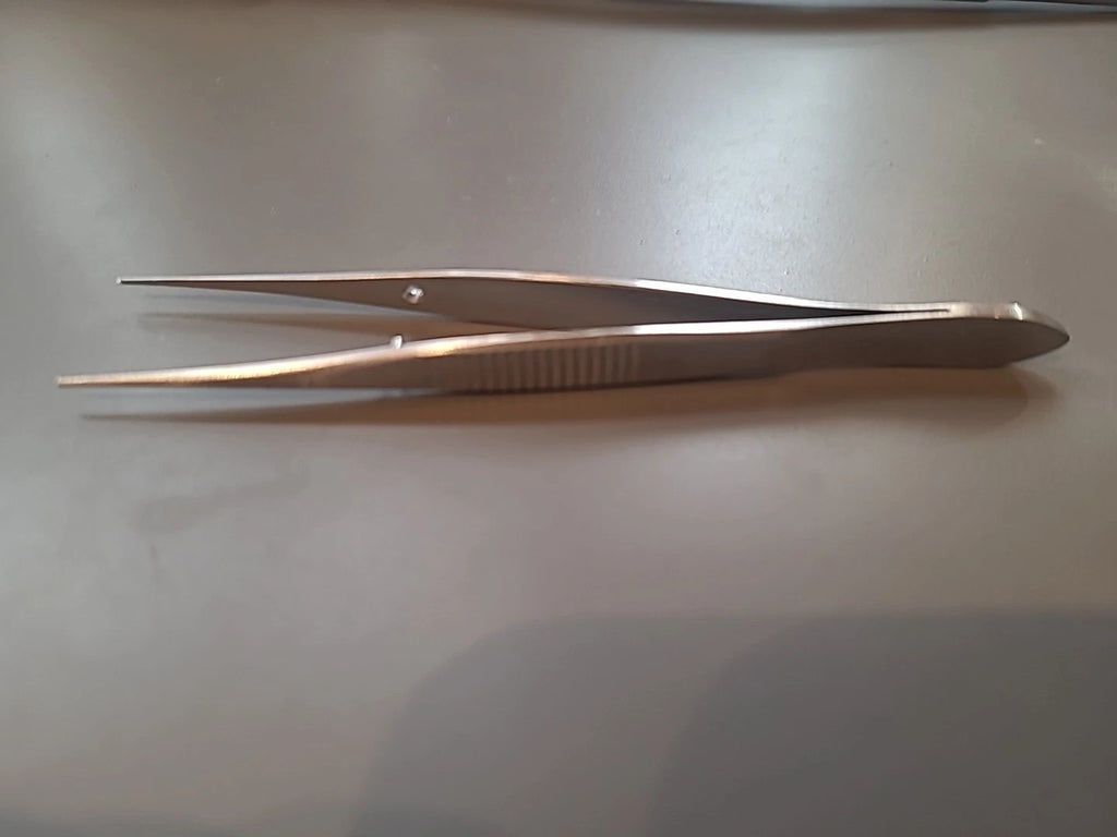 Aesculap Ophthalmology Cataract Forceps W/ TEETH OC025R