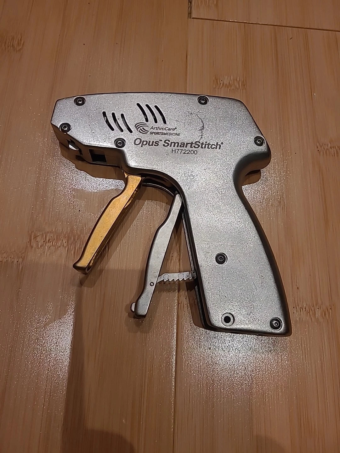 Opus Arthroscopy Smart stitch Handle
