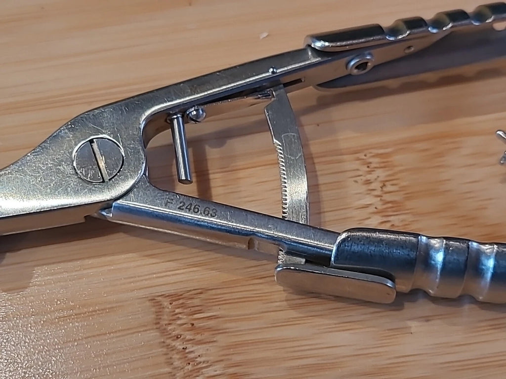 V.Mueller Barriatric Laparoscopic Curved Holder Ergonomic Ratcheting