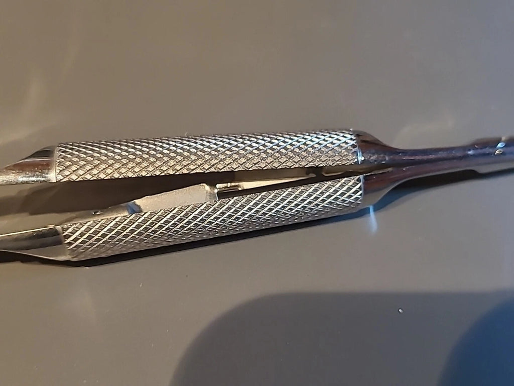 Karl Storz Ophthalmology cataract Curved Locking Forceps E3797