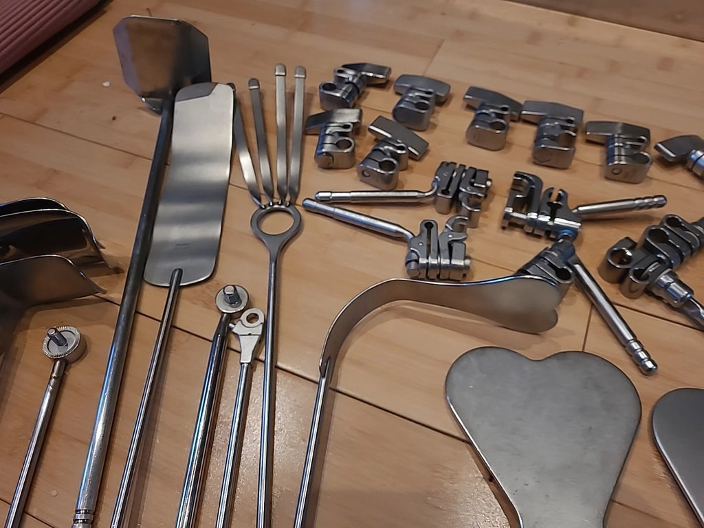 Thompson retractor Table Mounted Retractor Set Clamps And Extras