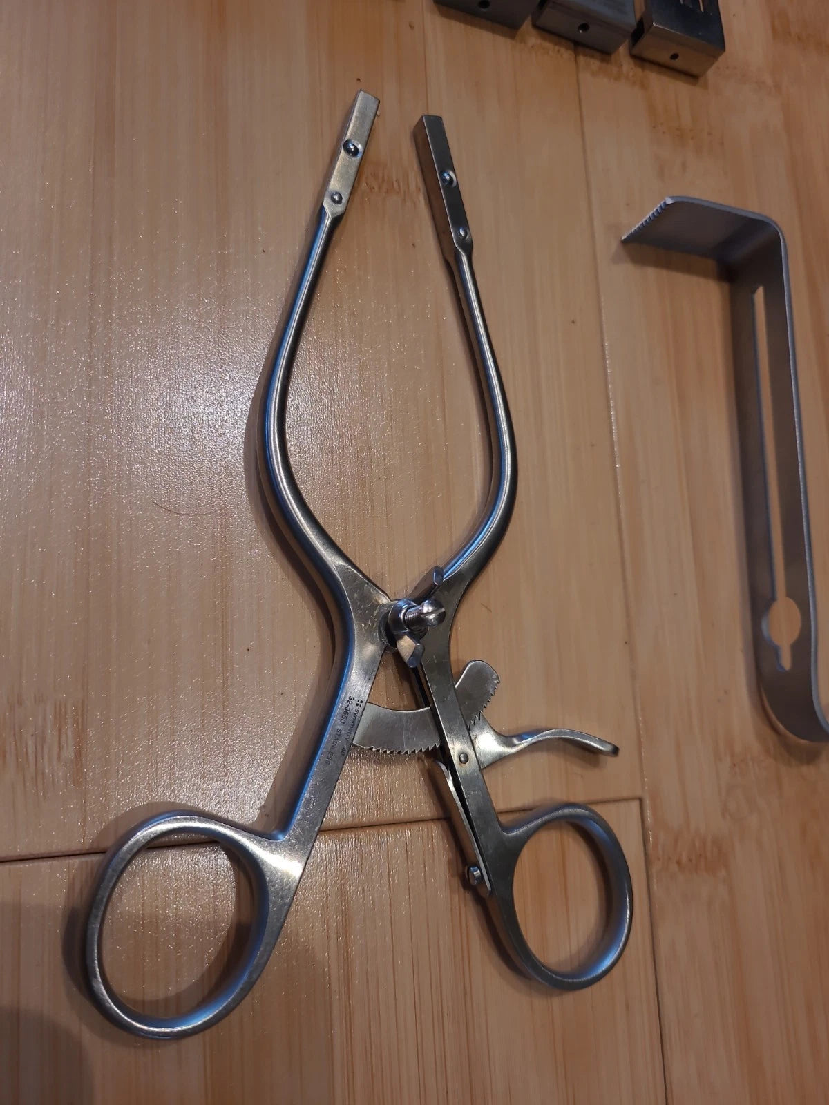 Symmetry Henley Retractor Set 32-3653