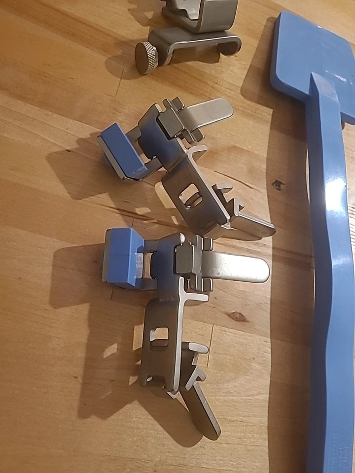 V.mueller malleable Spatula Retractor Set